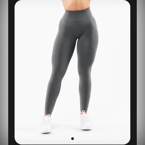 Alphalete Amplify Leggings in Smoke - Picture 2 of 6